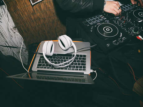 SESSIONS DJ