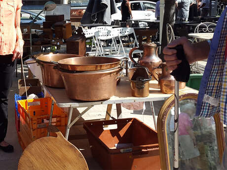 VIDE-GRENIER / MARCHÉ AUX PUCES