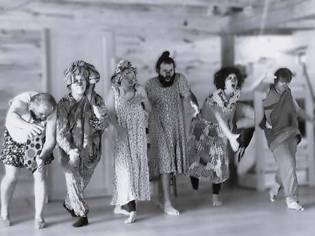 STAGE CLOWN PRESENCE