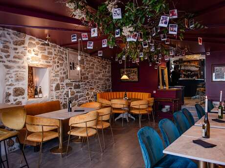 Assemblage, bar à vins