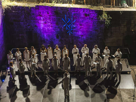 The Ezkifaia Abesbatza choir