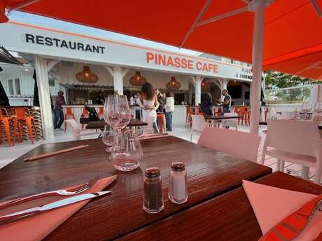 Pinasse Café Contis