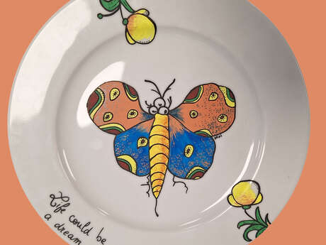 Atelier de peinture sur assiette en famille "le papillon"
