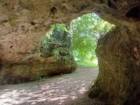 Dernière visite de l'année du site archéologique des grottes du Pape - Accès rapide