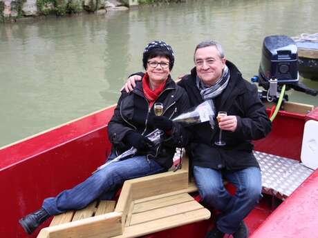 Balade en barque spéciale Saint-Valentin Balade en barque spéciale Saint-Valentin
