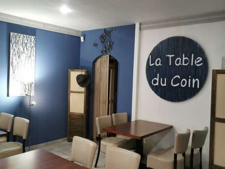 LA TABLE DU COIN