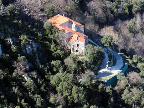 RANDONNÉE VERS L’ERMITAGE NOTRE-DAME DU CHÂTEAU RANDONNÉE VERS L’ERMITAGE NOTRE-DAME DU CHÂTEAU
