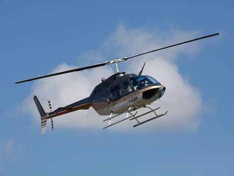 VOL EN HELICOPTERE AVEC AIR TOURAINE VOL EN HELICOPTERE AVEC AIR TOURAINE