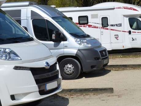 Aire de services camping-car de Baugé-parking Super U