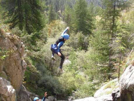 Canyoning initiation - Marmite du diable Canyoning initiation - Marmite du diable