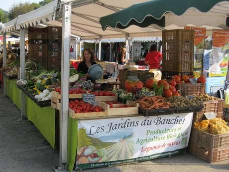 Vegetable and honey sales at the Jardins du Banchet