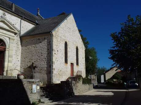 Busset, au départ du château - PR n°38 Busset, au départ du château - PR n°38