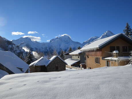 CHALET LE VERTICAL - Chalet 14 personnes CHALET LE VERTICAL - Chalet 14 personnes