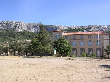 Hostellerie de la Sainte Baume (maison d'accueil religieuse) Hostellerie de la Sainte Baume (maison d'accueil religieuse)