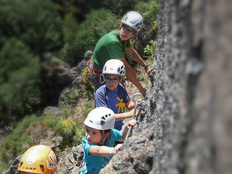 Pôle vertical - Via Ferrata enfants Pôle vertical - Via Ferrata enfants