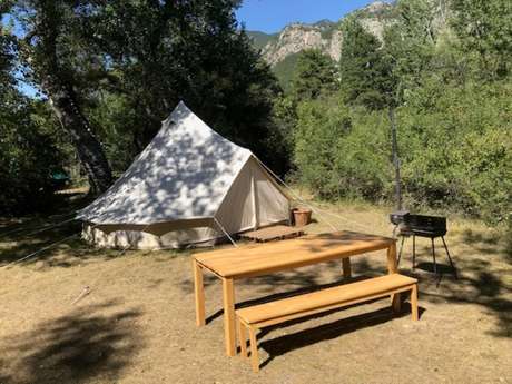 Tente trappeur au camping la Cabane