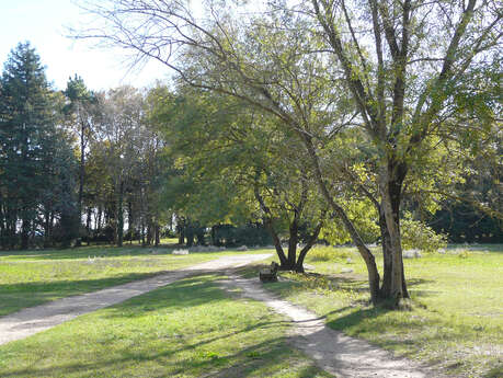 Walking Tour of Parc de Vaugrenier Walking Tour of Parc de Vaugrenier