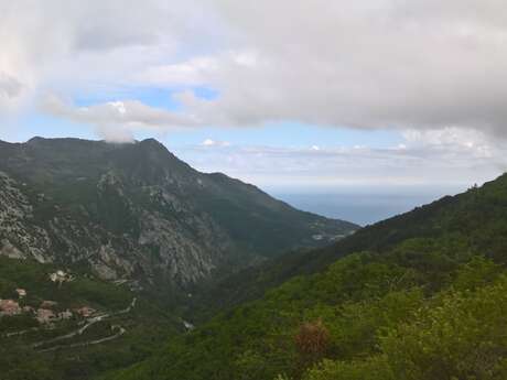Randonnée pédestre du Col de Castillon à Sainte-Agnès Randonnée pédestre du Col de Castillon à Sainte-Agnès