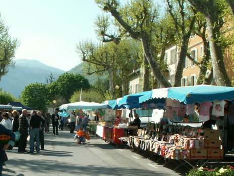 Marché hebdomadaire Marché hebdomadaire