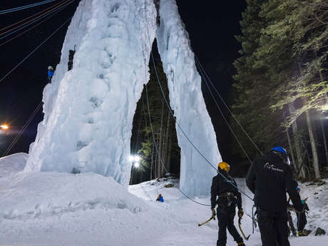 Escalader une tour de glace Escalader une tour de glace