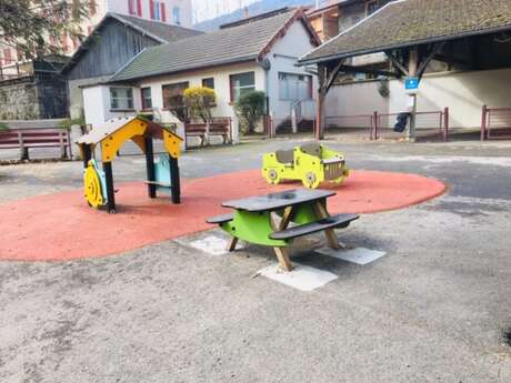 Parc de jeux pour enfants au Parc des Thermes Parc de jeux pour enfants au Parc des Thermes