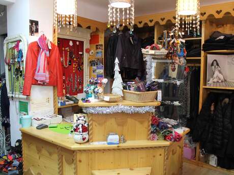 Clothing Store - Etre et Avoir Clothing Store - Etre et Avoir