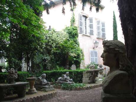 Hôtel d'Agar : Un palais dans le Luberon Hôtel d'Agar : Un palais dans le Luberon