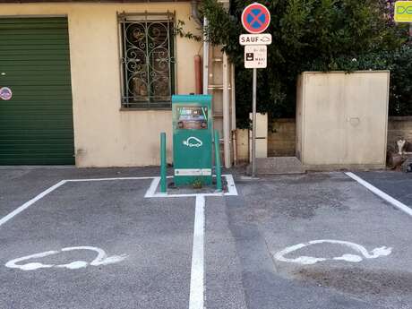 Borne de recharge véhicule électrique Borne de recharge véhicule électrique