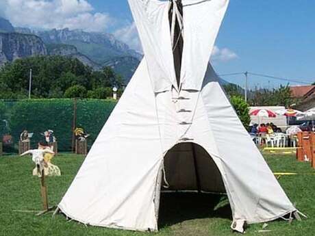 Camp Indien avec Tipis Camp Indien avec Tipis