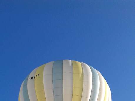 Vol en montgolfière avec Dombes Montgolfières Vol en montgolfière avec Dombes Montgolfières