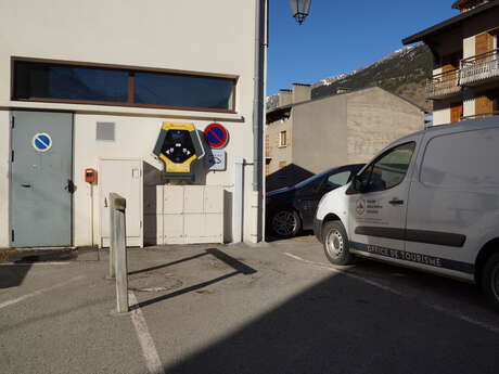 Borne de recharge pour véhicules et vélos électriques Borne de recharge pour véhicules et vélos électriques