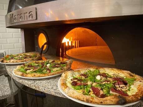Pizzeria La Tour de Pizz Pizzeria La Tour de Pizz