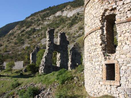 Ruines du Château de Lesdiguières Ruines du Château de Lesdiguières