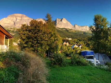 Aire de stationnement des camping-cars au camping des Petites Roches Aire de stationnement des camping-cars au camping des Petites Roches