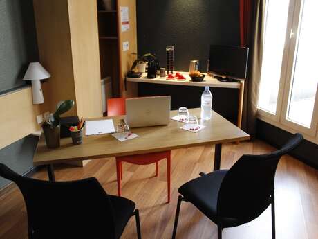 Hôtel IBIS (salles) Hôtel IBIS (salles)