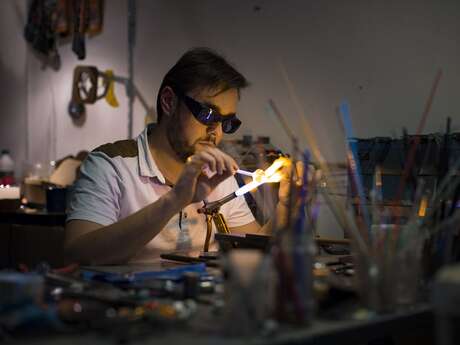 Théophile Caille -Atelier de verre au chalumeau