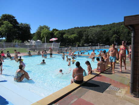 Piscine de plein air des lacs de la folie