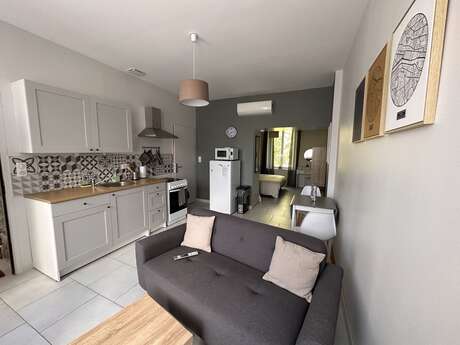 Meublé thouvenot - "celui de droite"