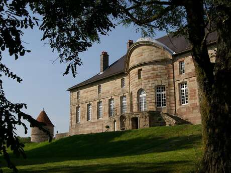 Escapade "château de thuillieres et distillerie, miellerie, chevrerie de st baslemont "