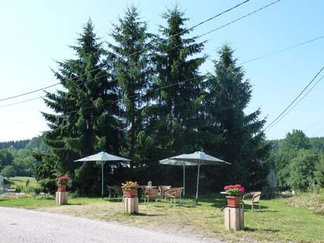 CAMPING À LA FERME ENTRE LES SOURCES