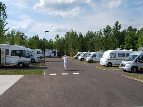 WOHNMOBILPLATZ IN NOMEXY