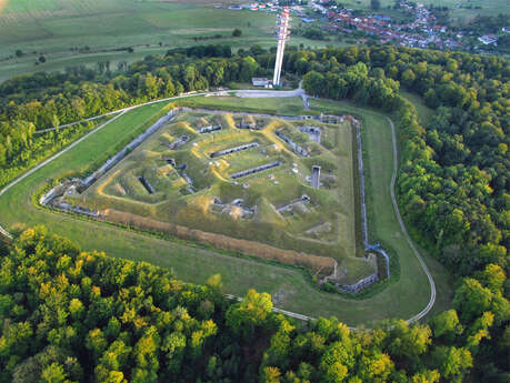 LE FORT AUX ÉNIGMES