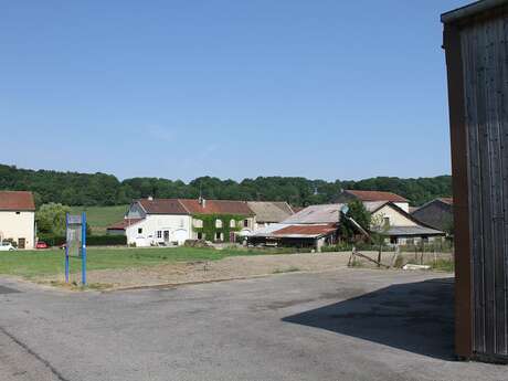 Aire de stationnement de Pompierre