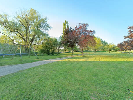 Aire de services et de stationnement :  le Moulin des Moines