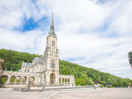 Visite guidée de la basilique Sainte-Jeanne d'Arc