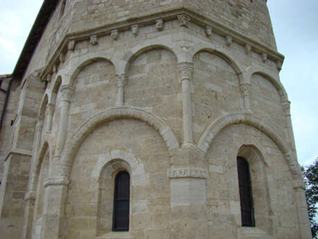 EGLISE ROMANE DE VICHEREY, UNE ANCIENNE CHAPELLE DE CHÂTEAU FORT