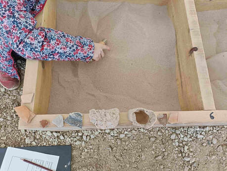 Atelier enfant : "Petits fouilleurs en herbe" Atelier enfant : "Petits fouilleurs en herbe"