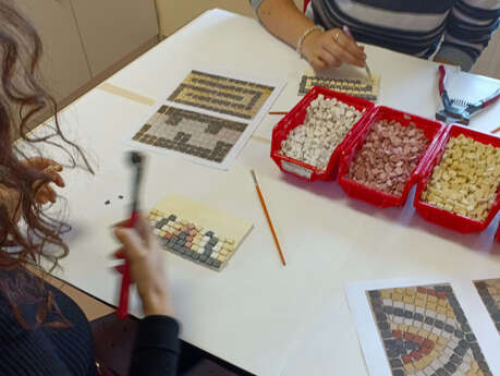 Atelier mosaïque en famille