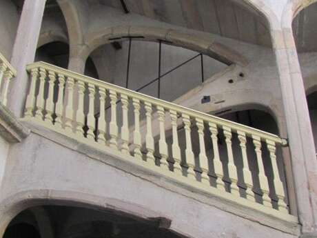 Galerie et escalier rampe sur rampe du XVIIIe siècle