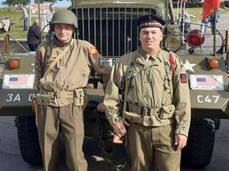 Village 1900 - les Uniformes dans l'Histoire